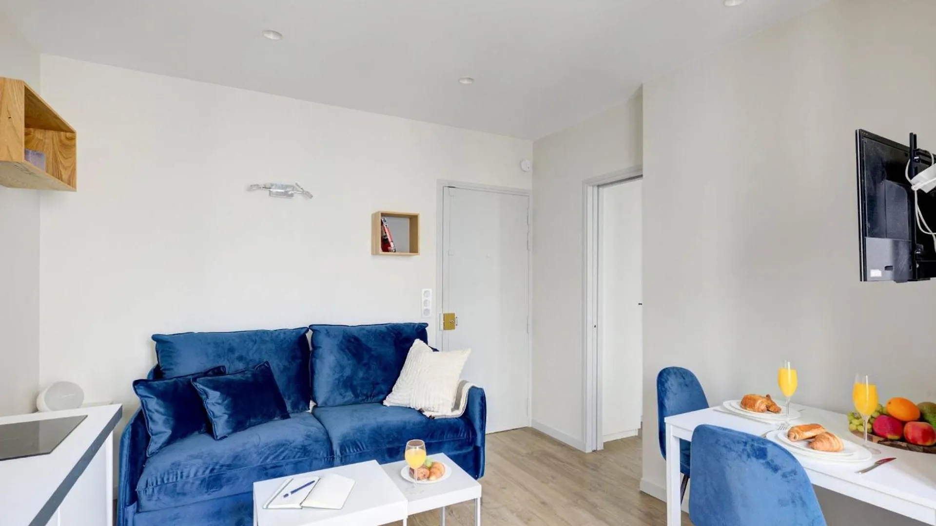 Apartment Bnbnova - Eiffel Tower & Invalides - 1Br Paris