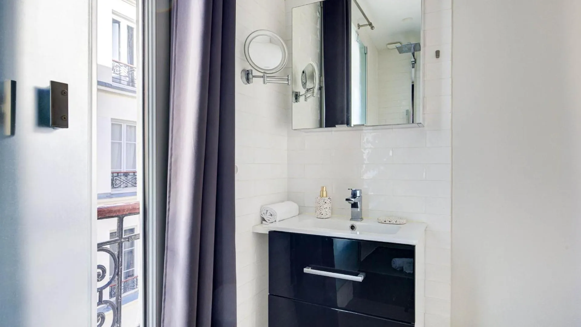 Apartment Bnbnova - Eiffel Tower & Invalides - 1Br Paris France